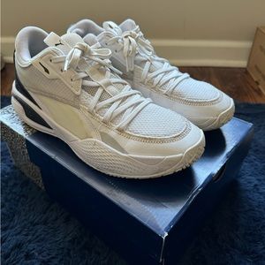 Size 10, puma basketball shoes